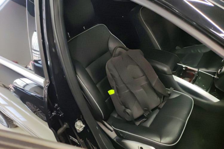 Used Mercedes-Benz R-Class 2017 R 320 4MATIC Business Edition Prestige Model
