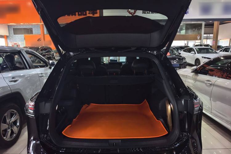 Used Volkswagen Tiguan L 2024 PRO 330TSI Two-Wheel Drive R-Line Prestige Edition
