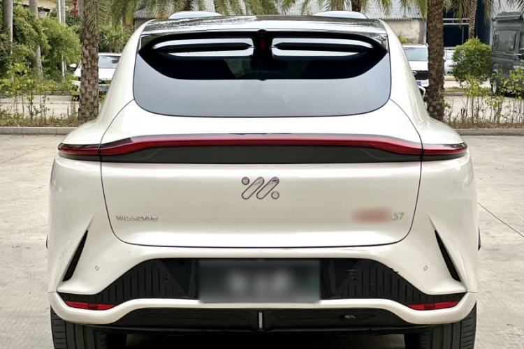 Used  LS7 2023 100kWh Pro All-Wheel-Drive Version
