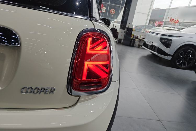 Used MINI MINI 2018 1.5T COOPER Artist