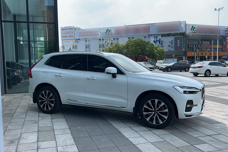 Used Volvo XC60 2023 B5 4x4 Smart Luxury Edition
