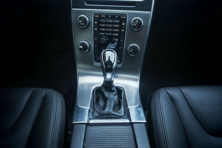 Used Volvo S60 2015 S60L 2.0T Zhiyuan Edition
