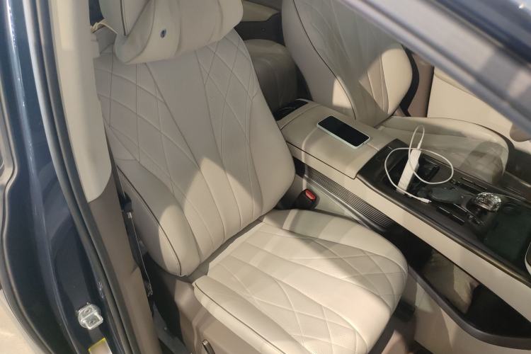 Used Denza D9 2022 DM-i 1040 Prestige Model