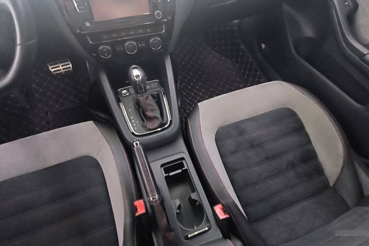 Used Volkswagen Sagitar 2016 2.0 TSI GLI
