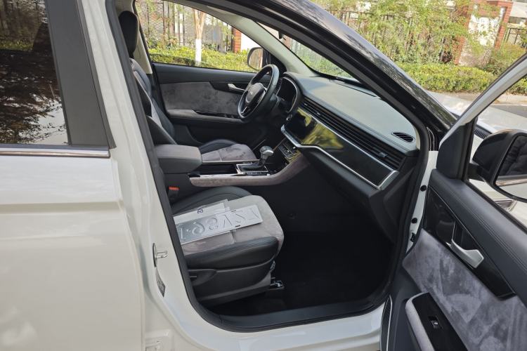 Used Sinotruk VGV U70 2020 1.5T Automatic Smart Luxury 7-Seater
