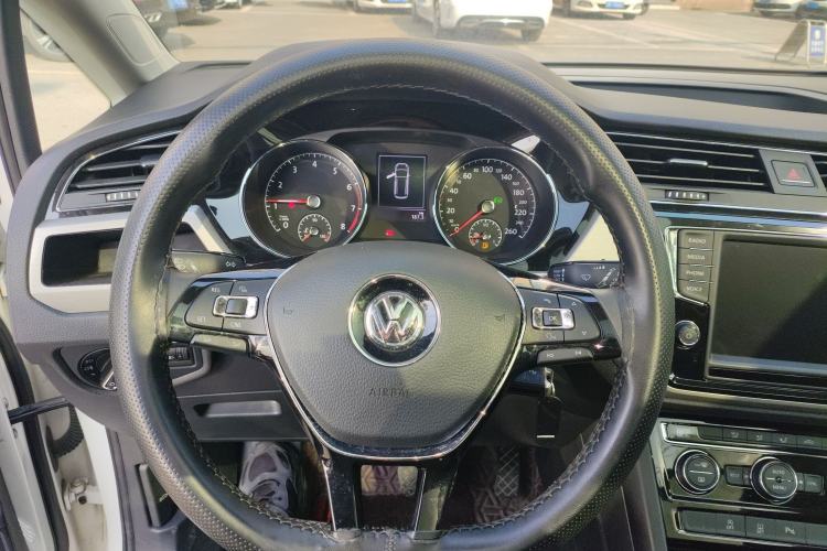 Used Volkswagen Touran 2018 Volkswagen Touran L 280TSI DSG Comfort Edition 7 Seats China VI Standard