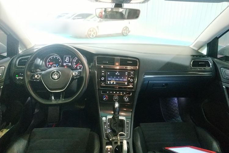 Used Volkswagen Golf 2018 230TSI Automatic Luxury Version
