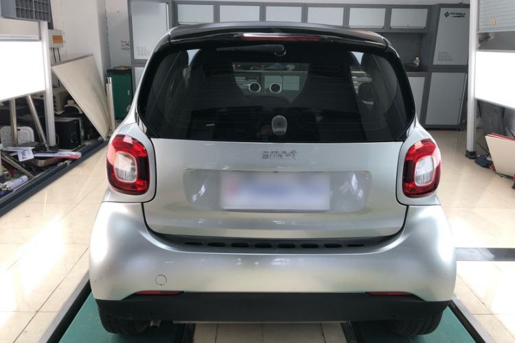 Used  fortwo 2015 1.0L 52 kW hardtop Dynamic version
