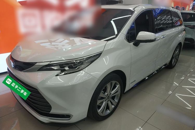 Used Toyota Sienna 2023 2.5L Hybrid Deluxe Edition
