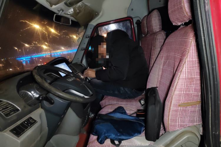 Used Iveco Power Daily 2017 2.5T Deluxe A32 Mid-Roof 5-7 Seater 47Z5 Passenger Van