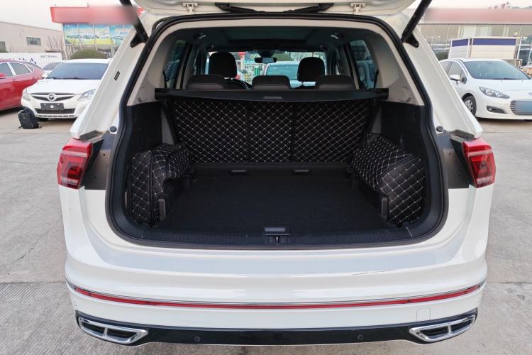 Used Volkswagen Tiguan L 2023 330TSI Automatic Two-Wheel Drive R-Line Enjoyment Edition
