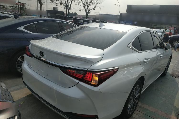 Used Lexus ES 2022 300h Excellence Edition