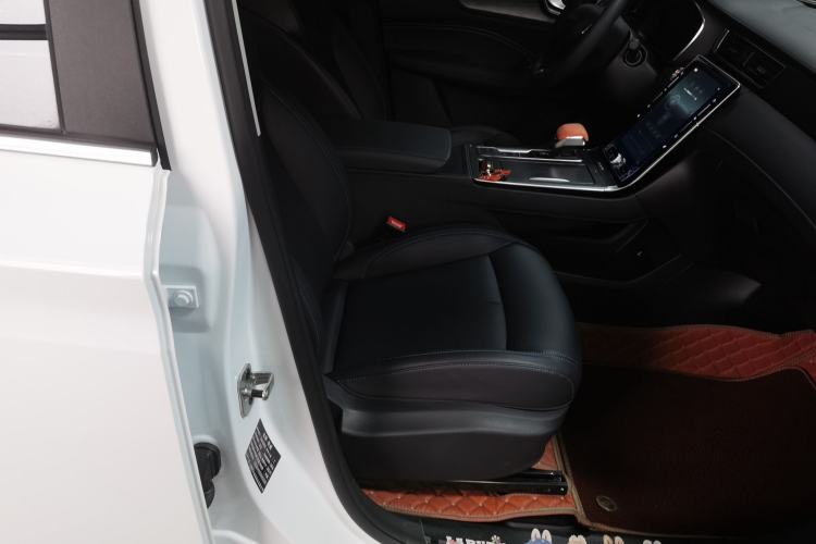 Used Roewe RX5 2025 PLUS 330TGI Automatic Trendsetting Smart Edition
