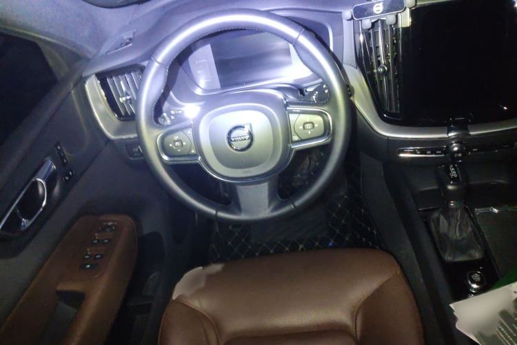 Used Volvo XC60 2021 T5 4x4 Smart Luxury Edition