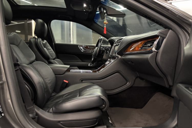 Used Lincoln Continental 2017 2.0T Two-Wheel-Drive Luxury Edition
