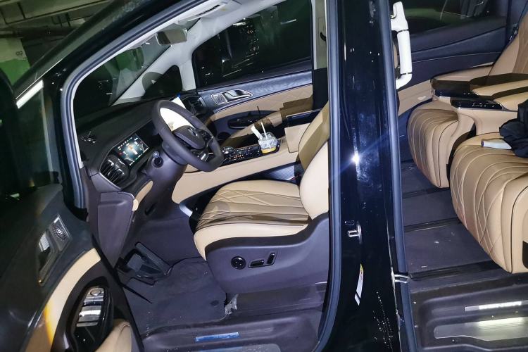 Used Denza D9 2024 DM-i 970 Luxury Model
