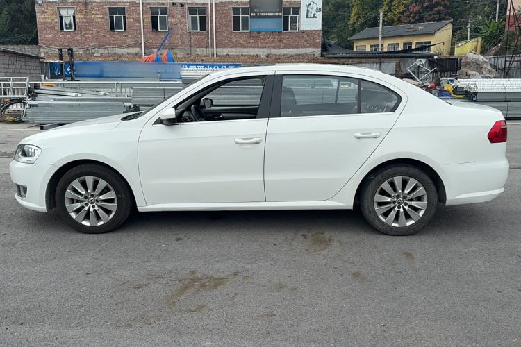 Used Volkswagen Lavida 2013 Restyled Classic 1.6L Manual Comfort Edition
