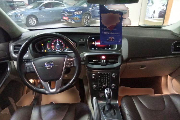 Used Volvo V40 2015 1.6T Zhiyi Edition
