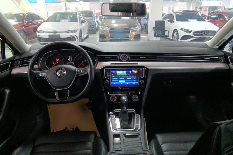 Used Volkswagen Magotan 2017 330TSI DSG Leading Model
