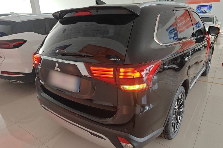 Used Mitsubishi Outlander 2020 2.4L 4x4 Zhi Xiang Edition 7-Seater
