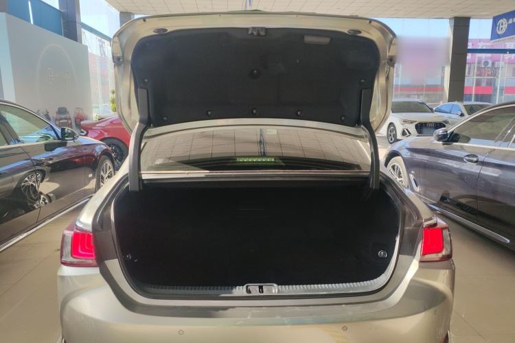 Used Lexus ES 2023 200 Excellence Edition
