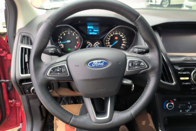 Used Ford Focus 2015 Hatchback 1.6L Automatic Fashion Edition