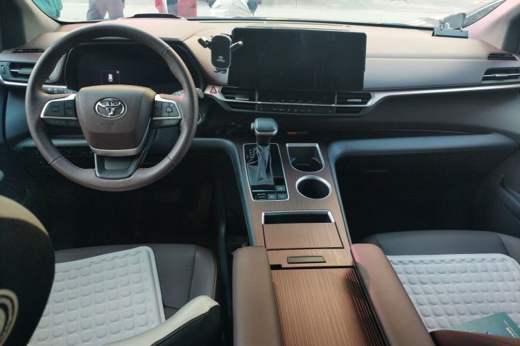 Used Toyota Granvia 2024 2.5L Hybrid Prestige PLUS Four-Wheel Drive Version