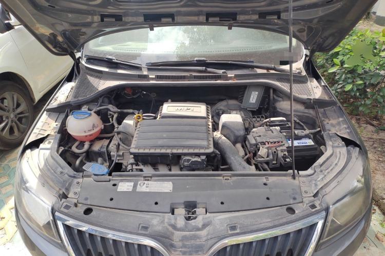 Used Skoda Rapid 2015 1.6L Automatic Smart Selection Model
