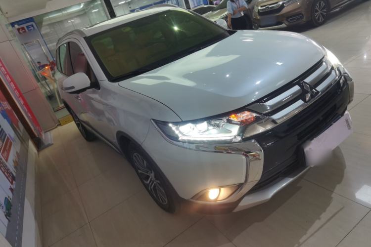 Used Mitsubishi Outlander 2018 2.4L 4x4 Luxury Edition 7-Seater