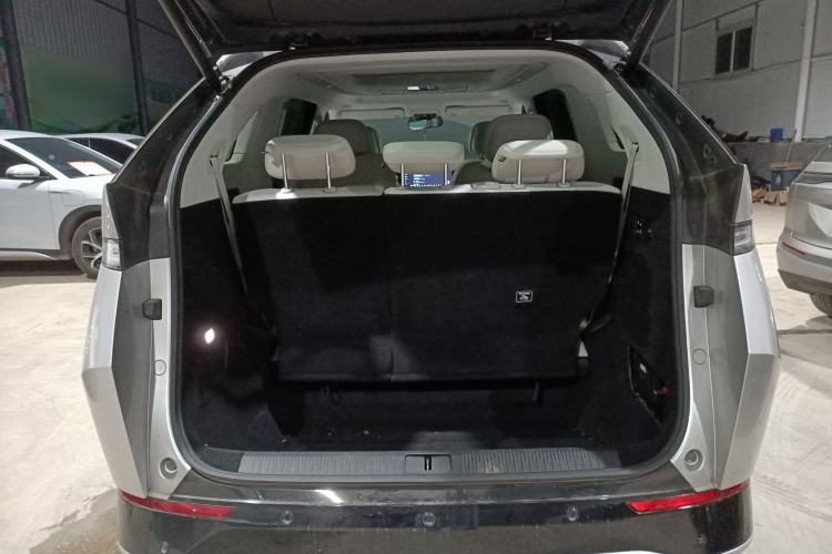 Used XPeng X9 2024 702 Ultra-Long Range Max
