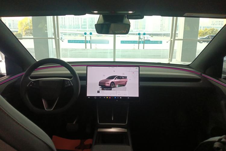 Used Tesla Model Y L 2025 Long-Range All-Wheel-Drive Version
