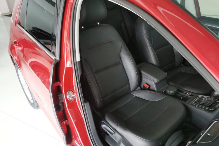 Used Volkswagen Golf 2017 1.6L Automatic Comfort Million-Vehicle Anniversary Edition
