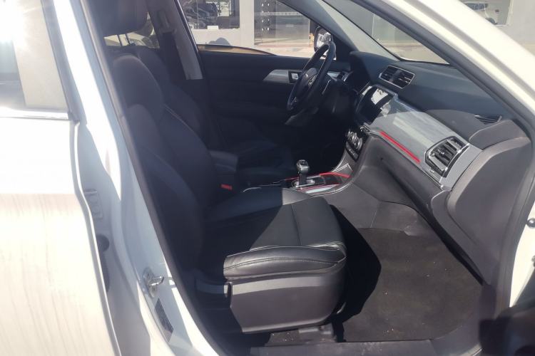 Used Haval H2 2018 Blue-Label 1.5T Dual-Clutch Two-Wheel-Drive Luxury Model
