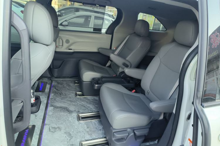 Used Toyota Granvia 2023 2.5L Hybrid Comfort Edition