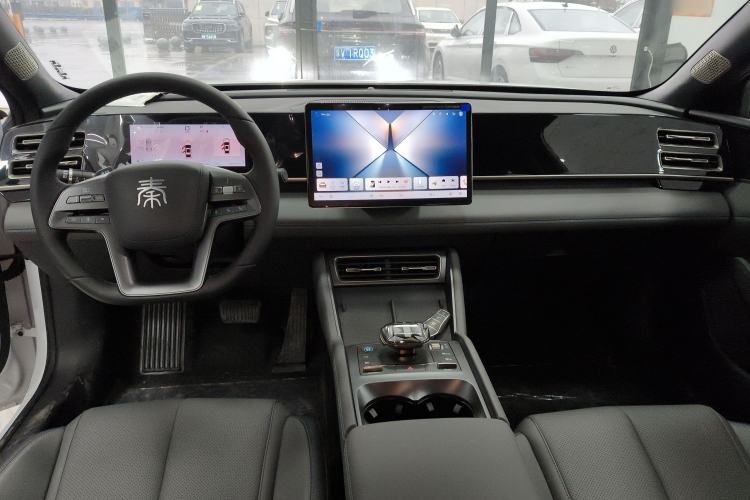 Used BYD Qin L 2025 DM-i Smart Drive 120KM Leading Model