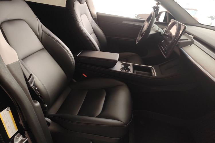 Used Tesla Model Y 2023 Rear-Wheel-Drive Version
