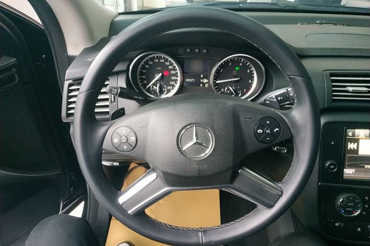 Used Mercedes-Benz R-Class 2017 R 320 4MATIC Business Edition Prestige Model
