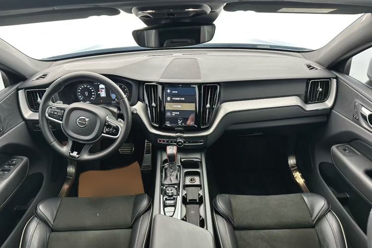 Used Volvo XC60 2019 T5 4x4 Smart & Dynamic Sport Edition China VI Standard
