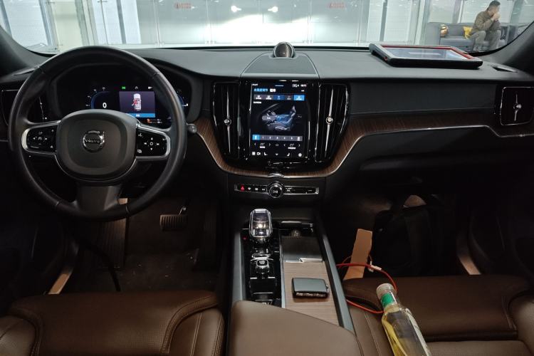 Used Volvo XC60 New Energy 2024 T8 Plug-in Hybrid Long-Range All-Wheel Drive Smart Luxury Edition