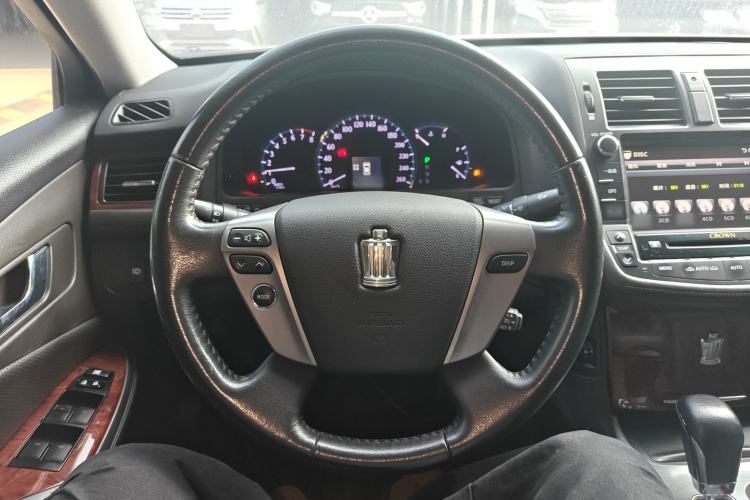 Used Toyota Crown 2012 2.5L Royal Leather Edition
