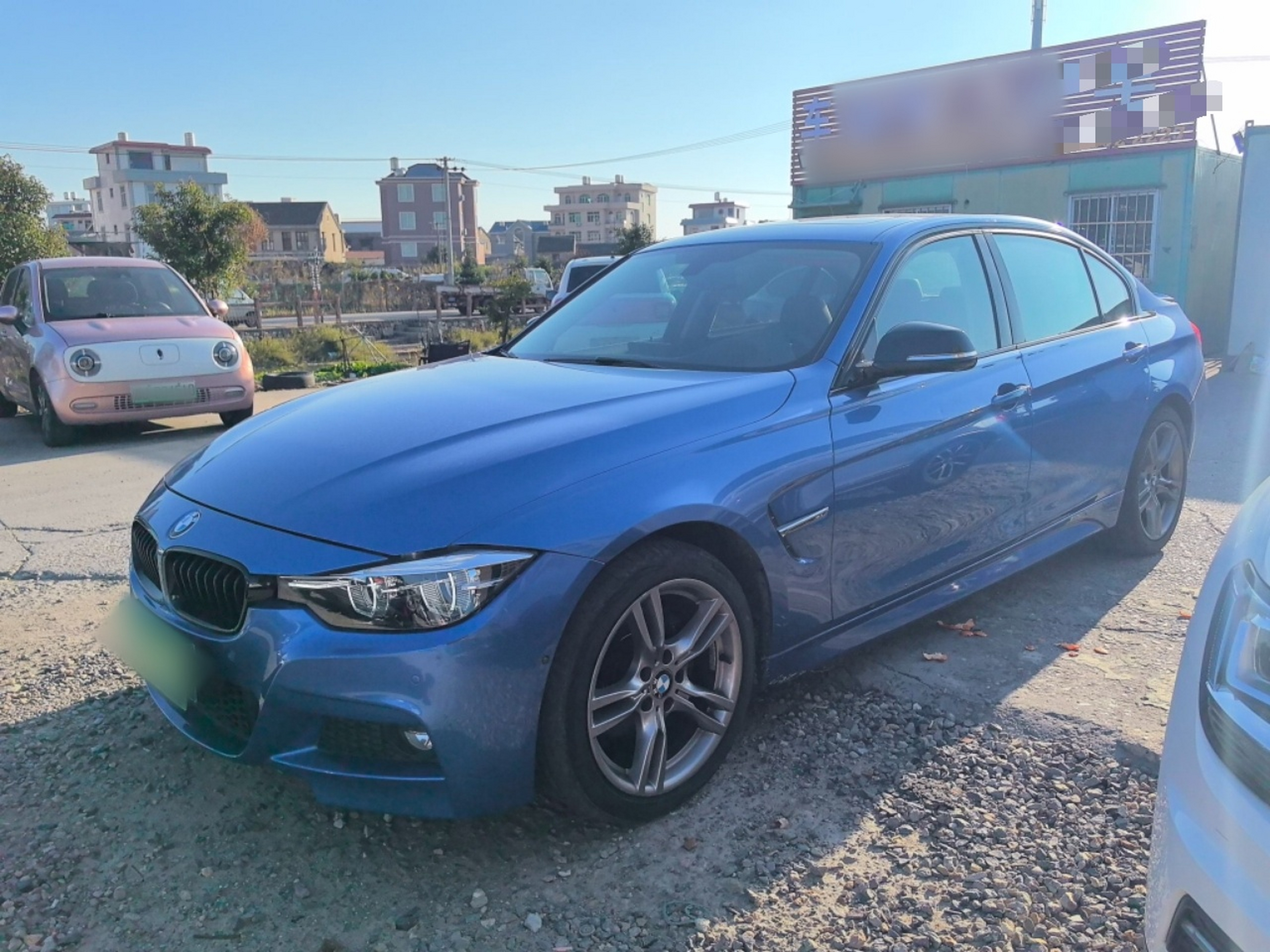 Под передней частью автомобиля