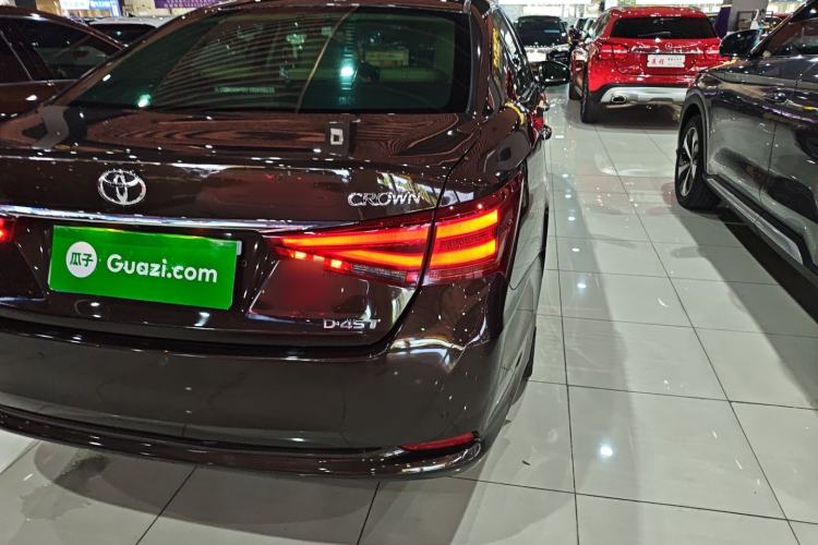 Used Toyota Crown 2015 2.0T Fashion Edition
