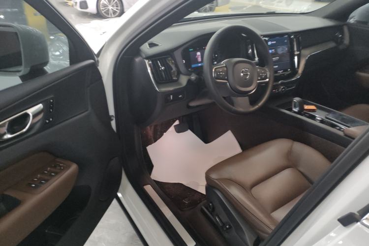 Used Volvo XC60 2022 B5 4x4 Zhiyi Luxury Edition
