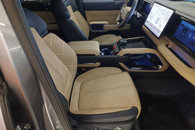 Used  Leopard 5 2023 Navigator Edition
