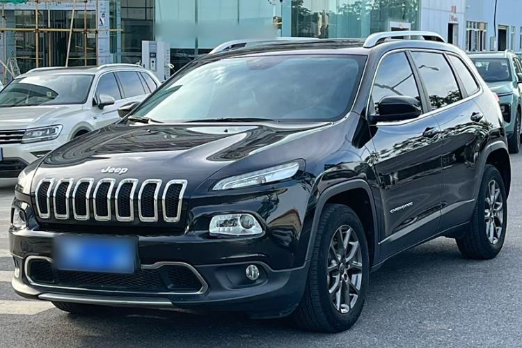 Used  Cherokee 2020 2.0L Two-Wheel Drive Classic Sports Edition
