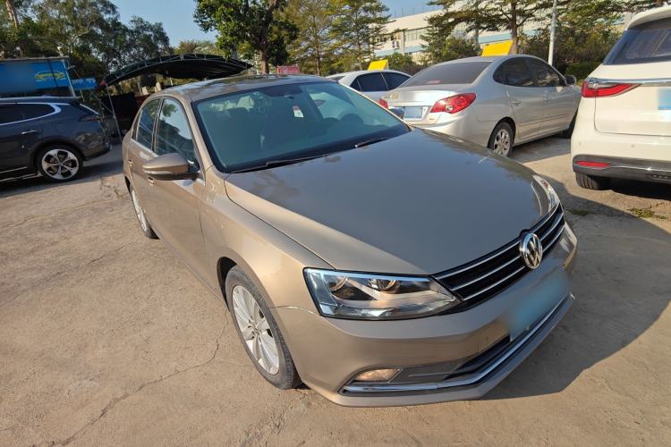 Used Volkswagen Sagitar 2015 1.6L Automatic Comfort Model
