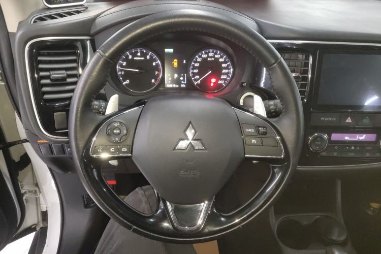 Used Mitsubishi Outlander 2016 2.4L 4x4 Luxury Edition 7-Seater