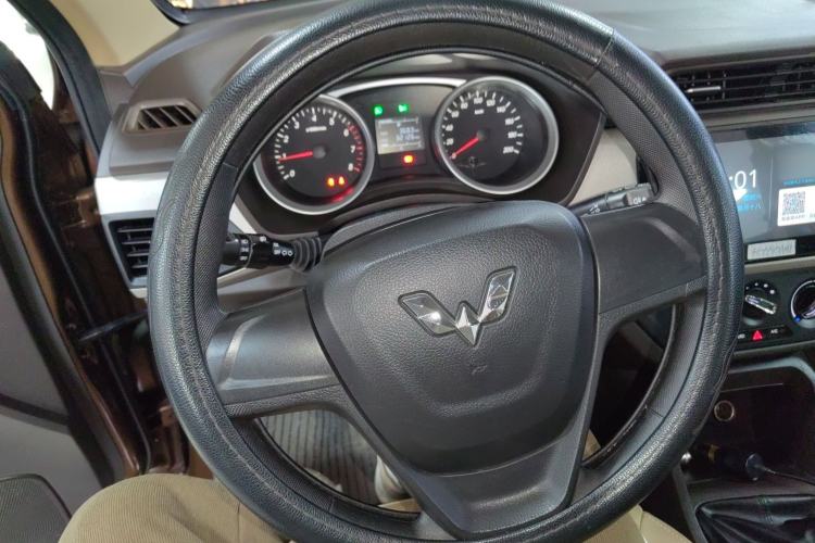 Used Wuling Hongguang 2019 1.5L S Comfort Edition China VI LAR
