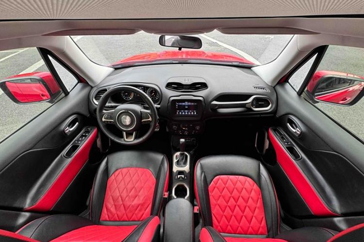 Used  Renegade 2018 Connected Large Screen Version 180T Automatic High-Energy Edition
