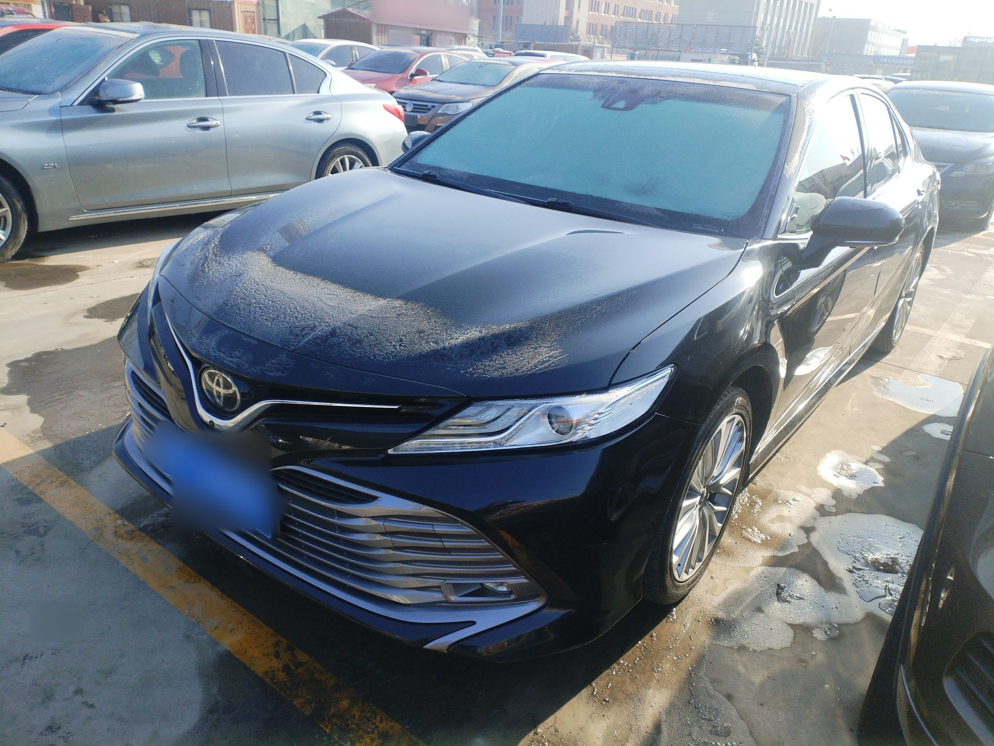 تحت مقدمة السيارة